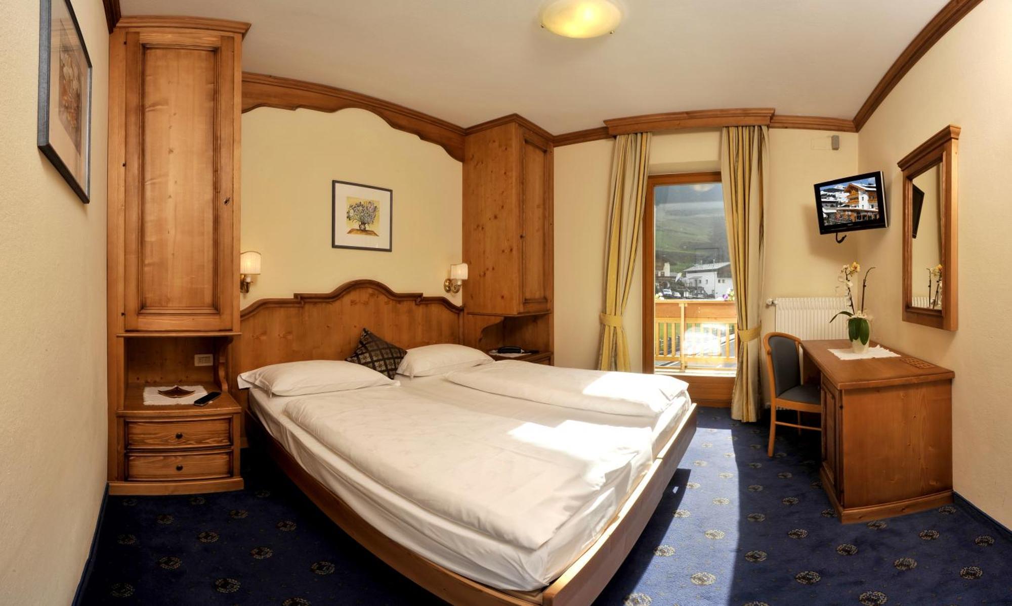 Hotel Europa Dolomites Selva di Val Gardena Bagian luar foto
