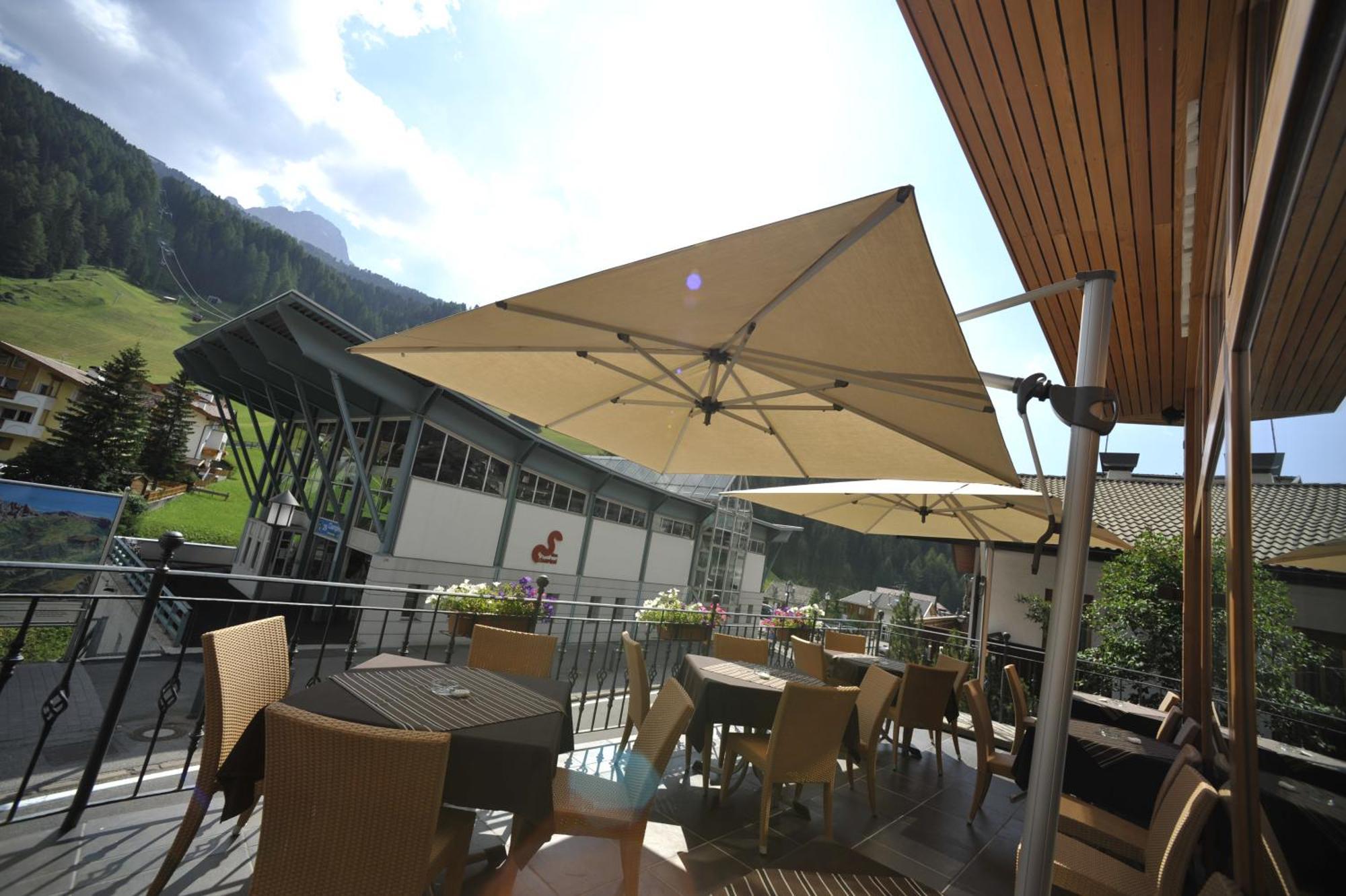 Hotel Europa Dolomites Selva di Val Gardena Bagian luar foto