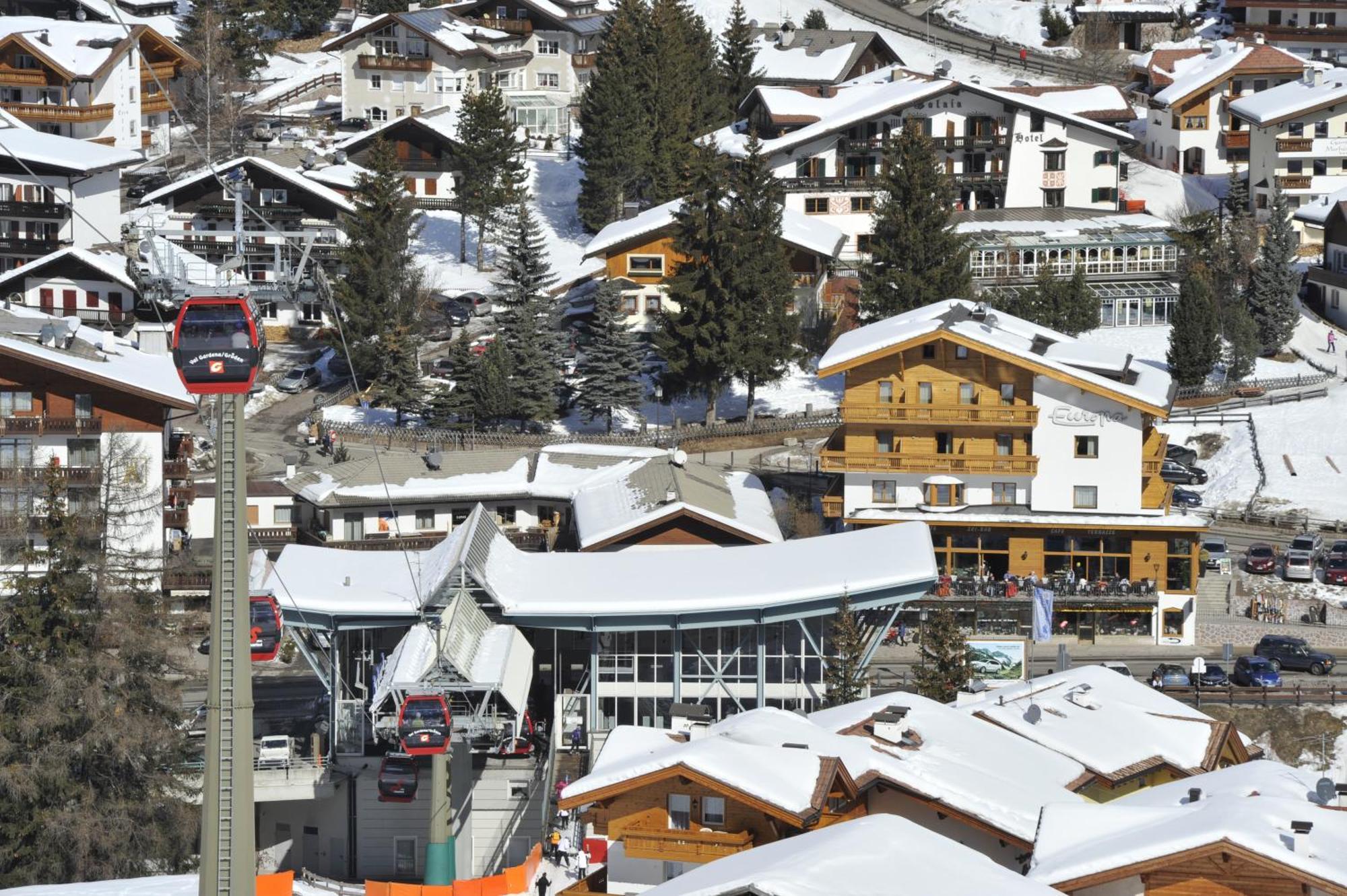 Hotel Europa Dolomites Selva di Val Gardena Bagian luar foto