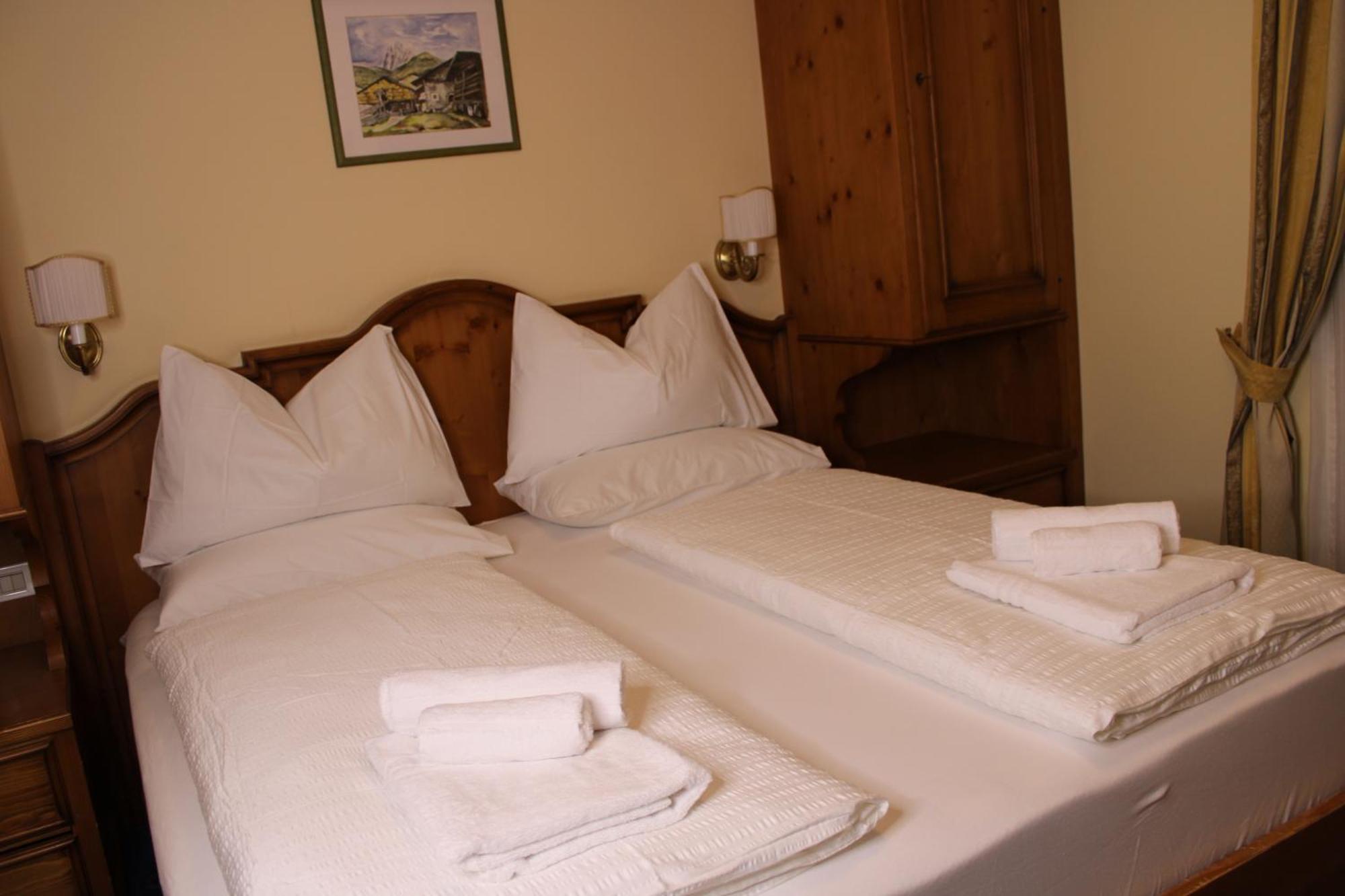Hotel Europa Dolomites Selva di Val Gardena Bagian luar foto