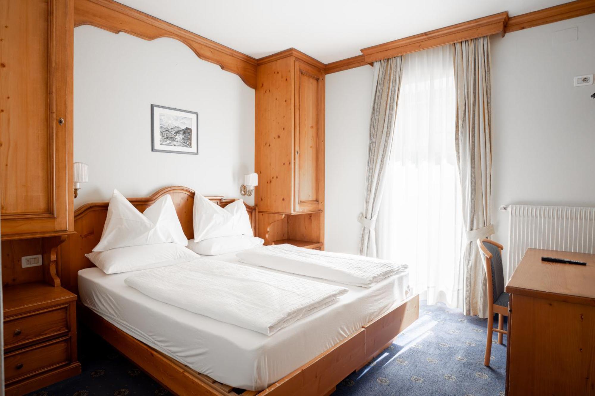 Hotel Europa Dolomites Selva di Val Gardena Bagian luar foto
