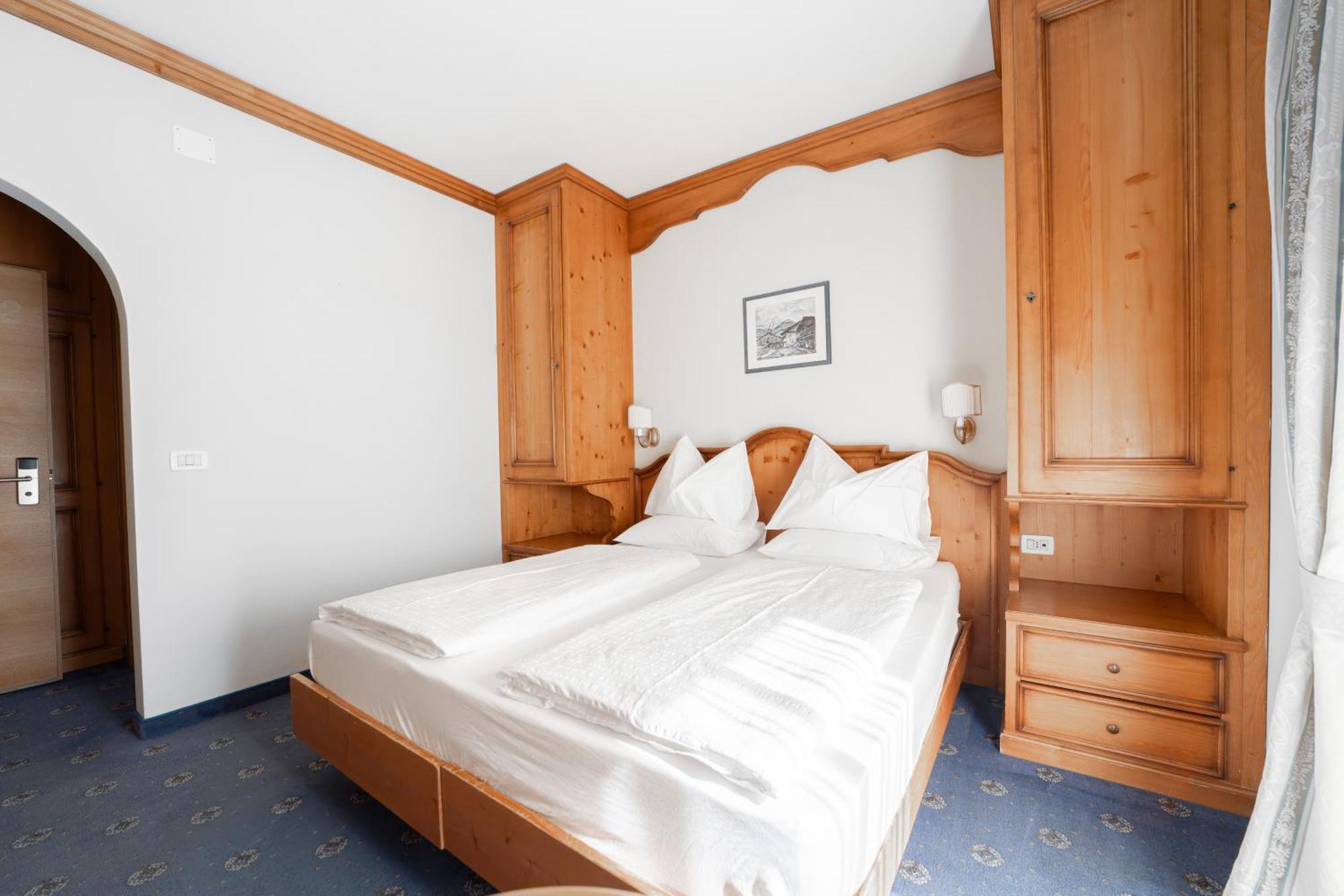 Hotel Europa Dolomites Selva di Val Gardena Bagian luar foto