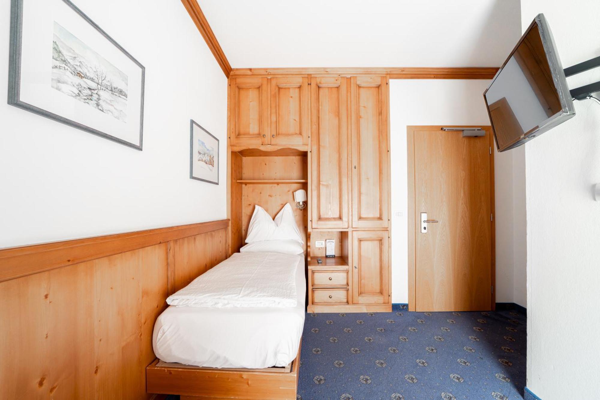 Hotel Europa Dolomites Selva di Val Gardena Bagian luar foto